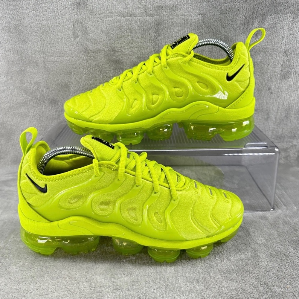 Nike vapor Max plus color green ( womans Size:9.5 US)EUR :41